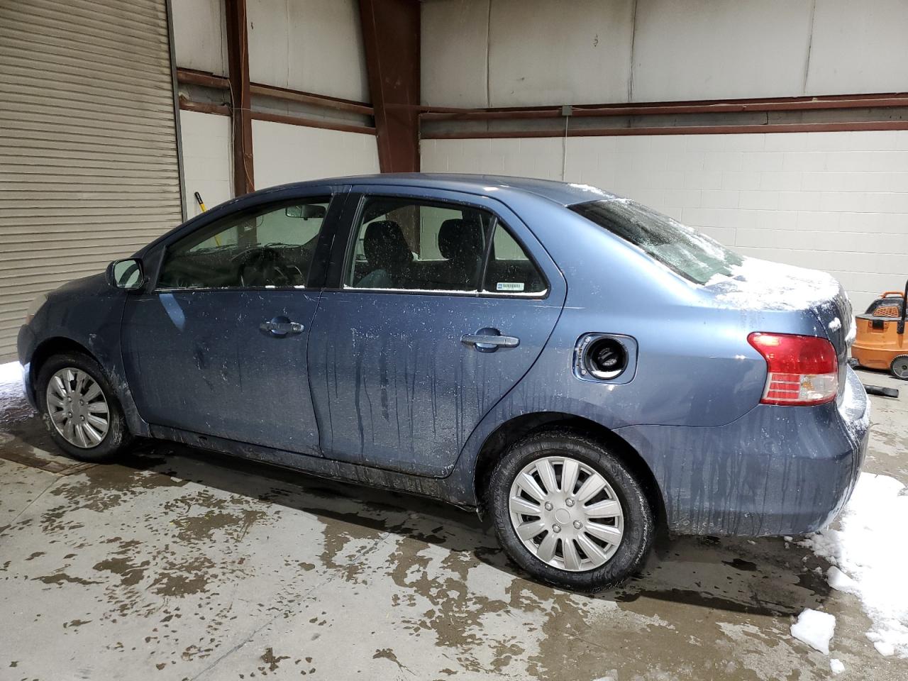 2010 Toyota Yaris - Image 2