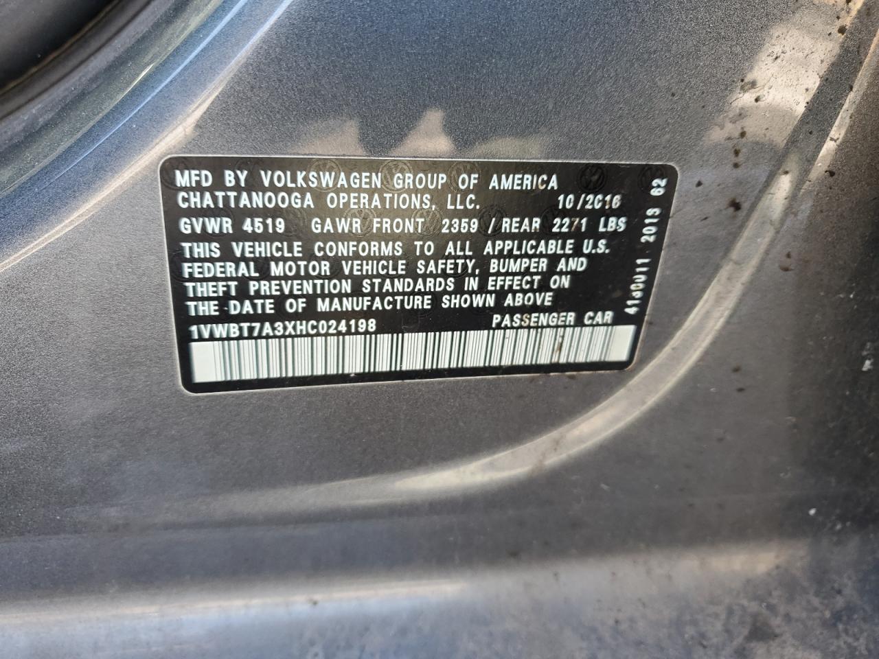 2017 Volkswagen Passat - Image 13