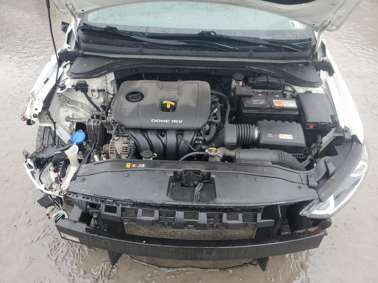 2018 Hyundai Elantra - Image 13