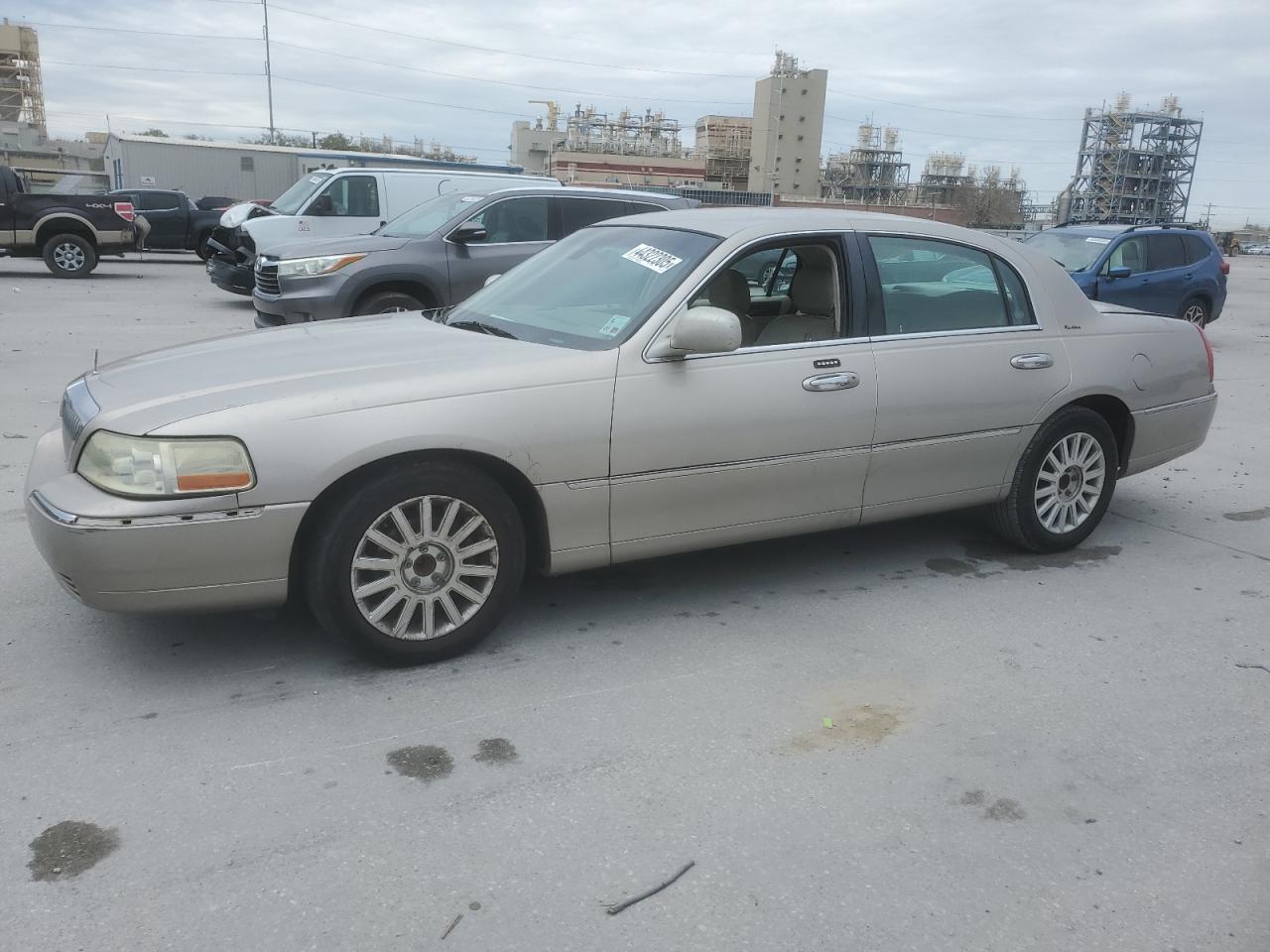 2003 Lincoln Town Car - Image 1