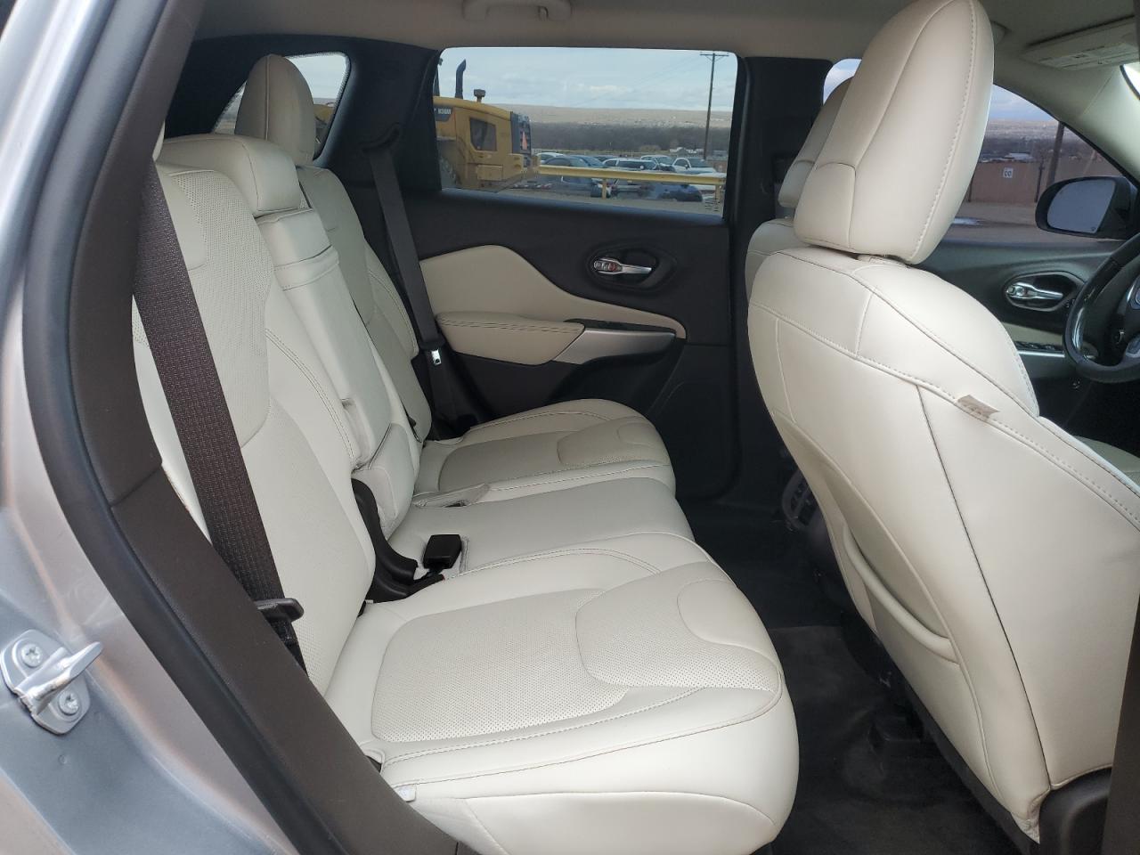 2017 Jeep Cherokee - Image 11