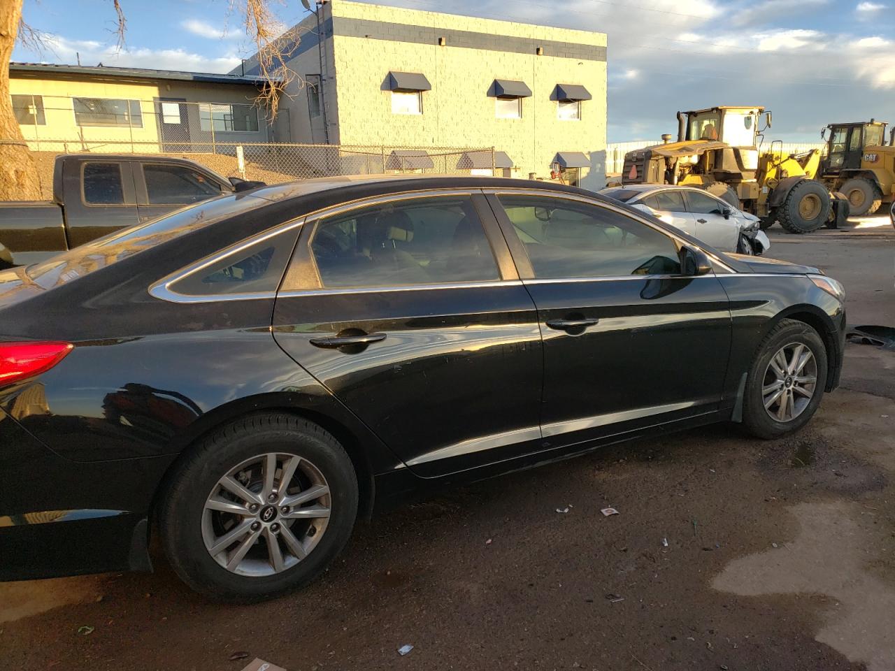 2016 Hyundai Sonata - Image 3
