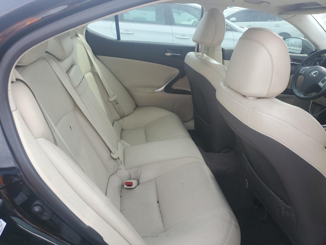 2011 Lexus IS - Image 10
