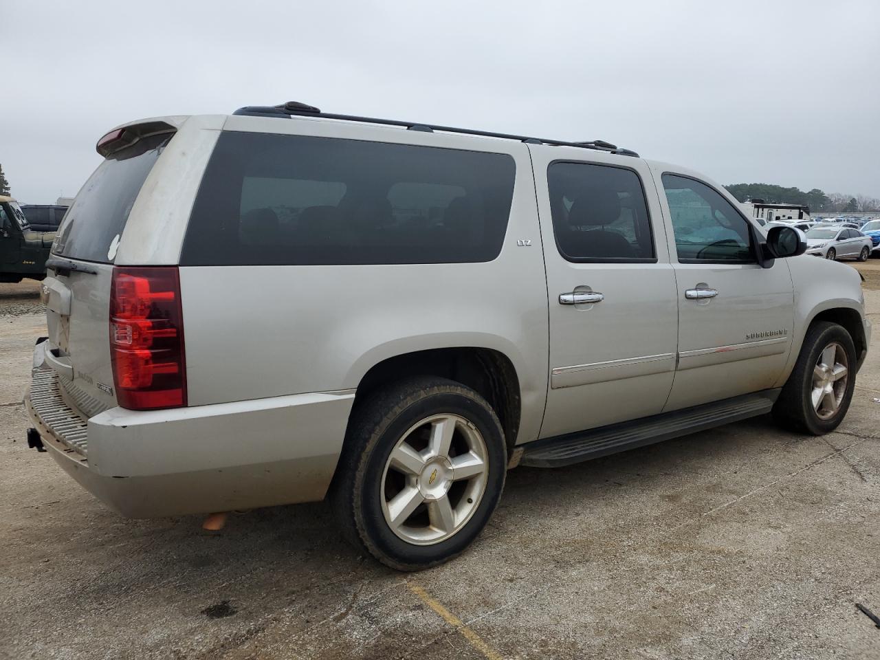 2009 Chevrolet Suburban - Image 3