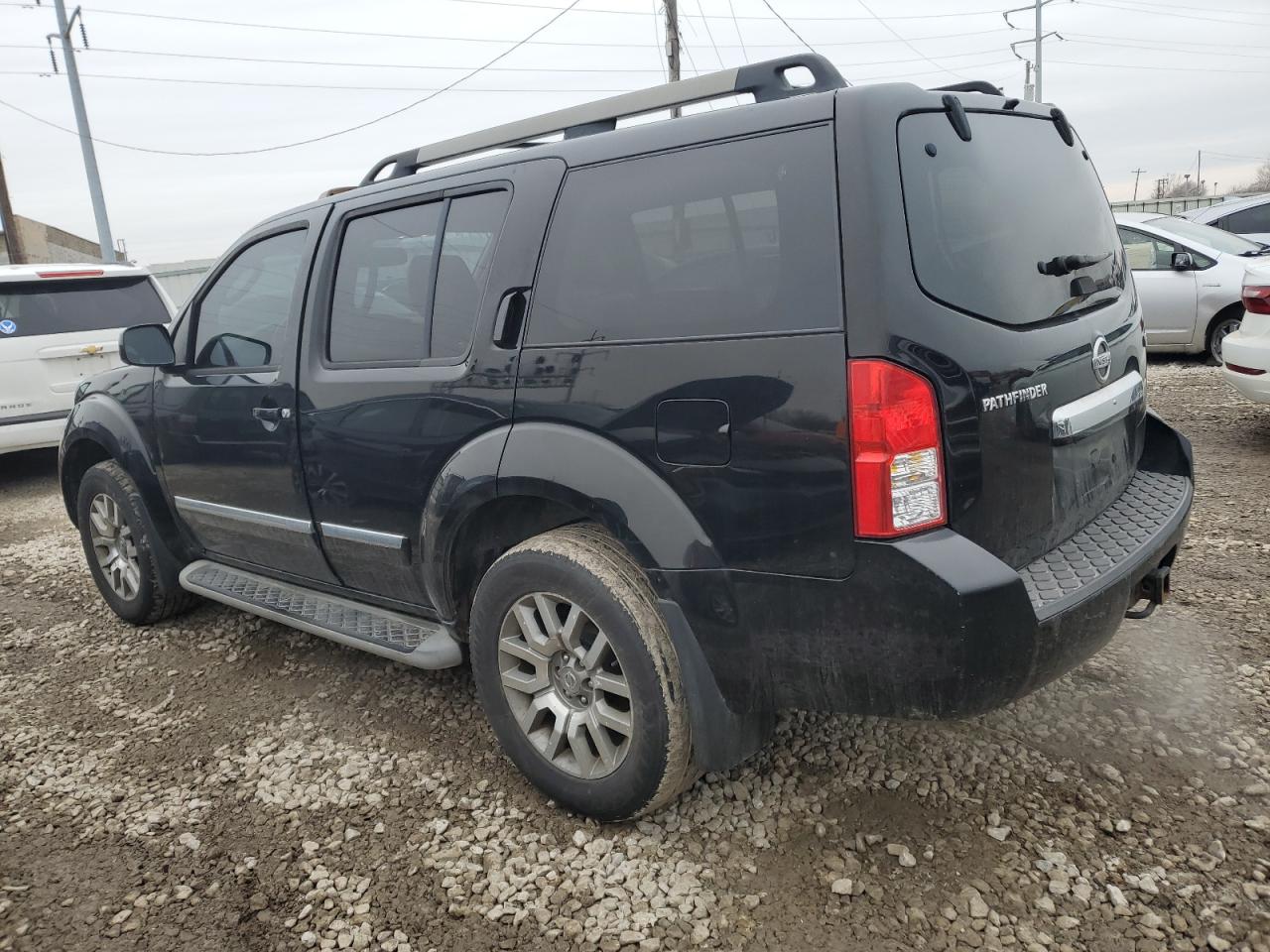 2010 Nissan Pathfinder - Image 2