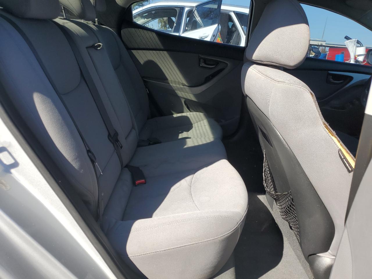 2013 Hyundai Elantra - Image 10