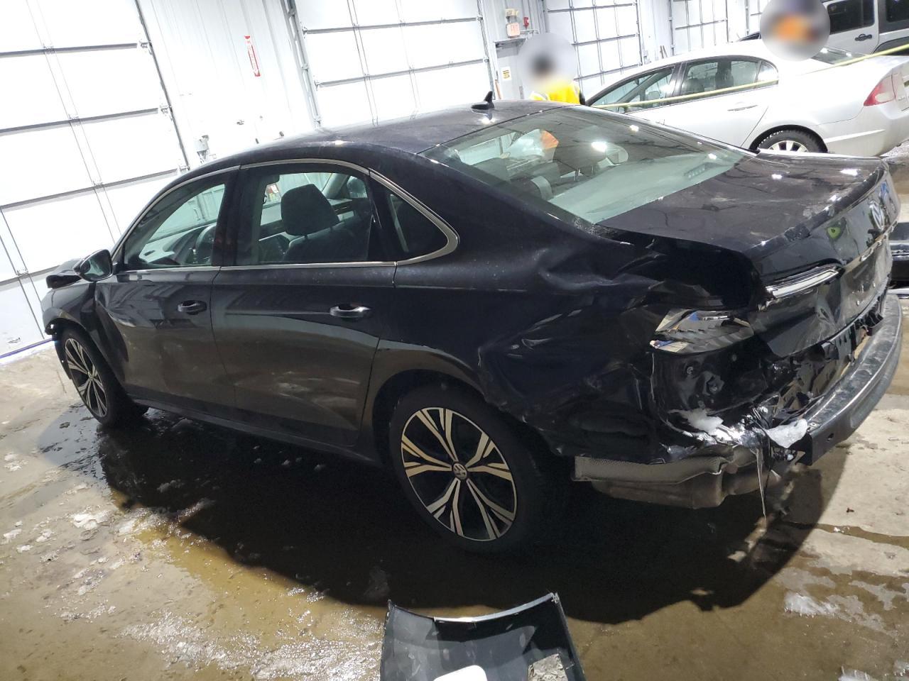 2021 Volkswagen Passat - Image 2