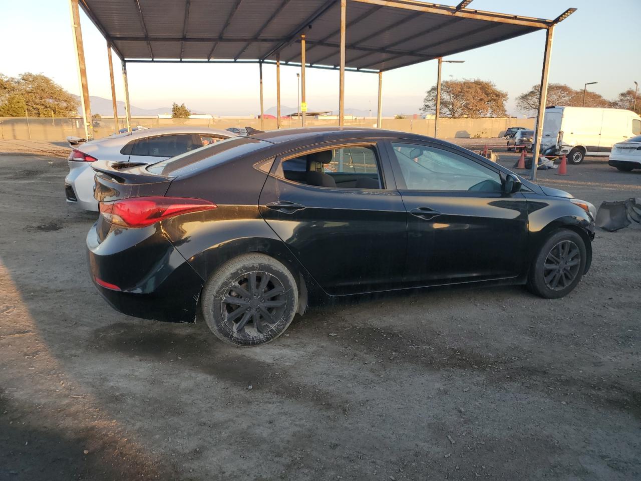 2015 Hyundai Elantra - Image 3