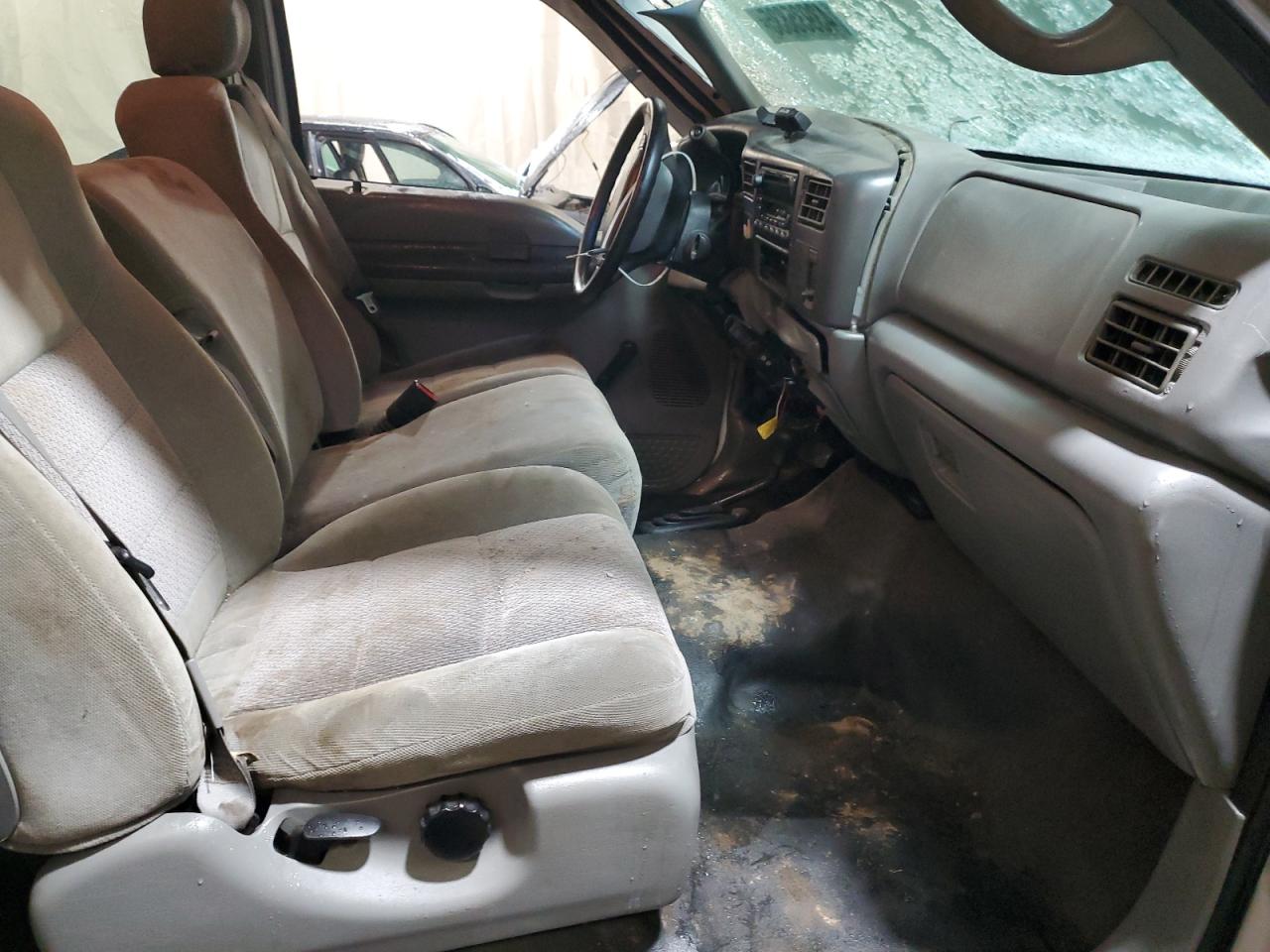 2002 Ford F250 - Image 7