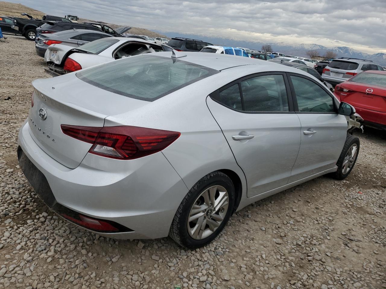 2019 Hyundai Elantra - Image 3