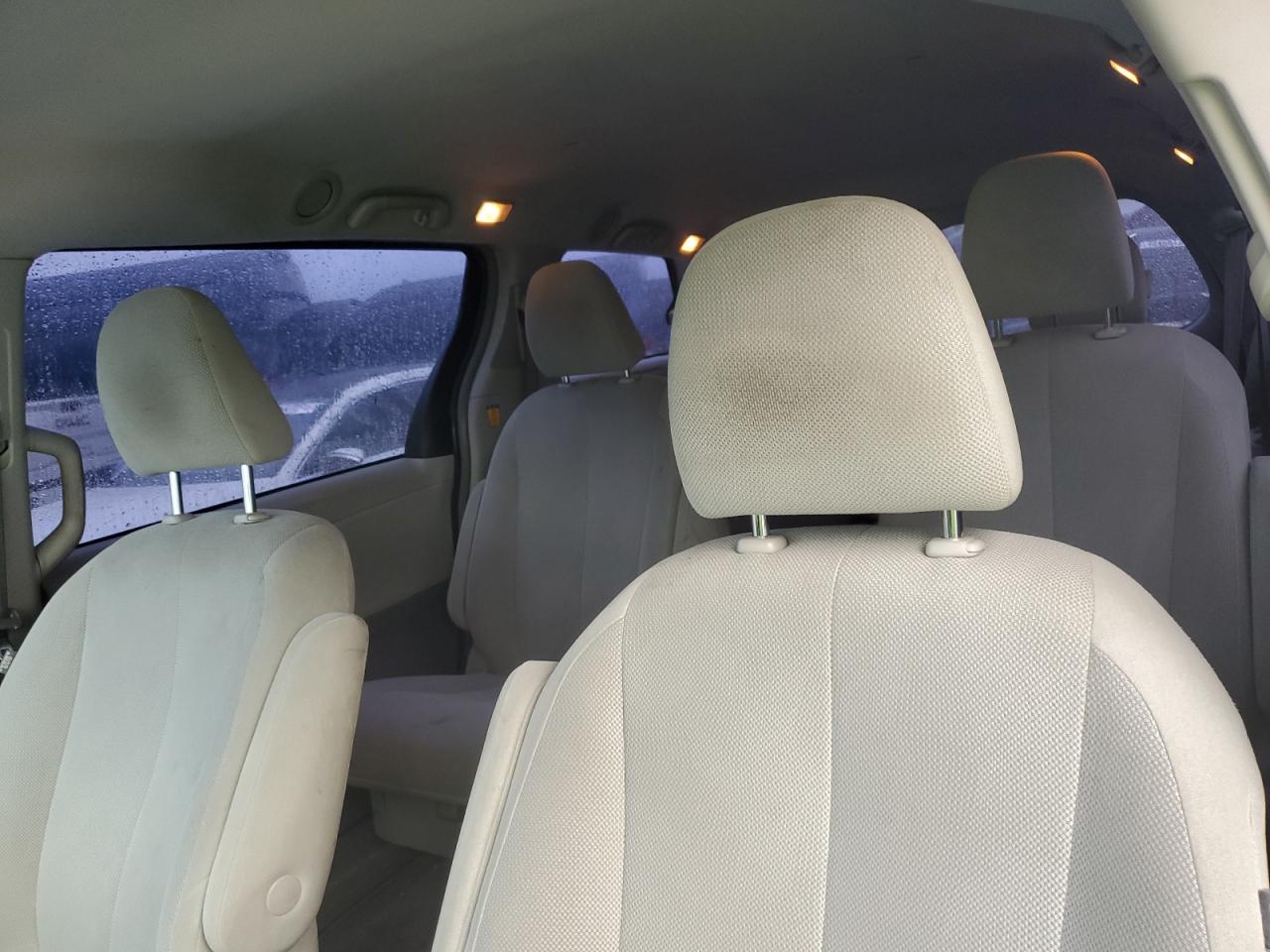2012 Toyota Sienna - Image 10