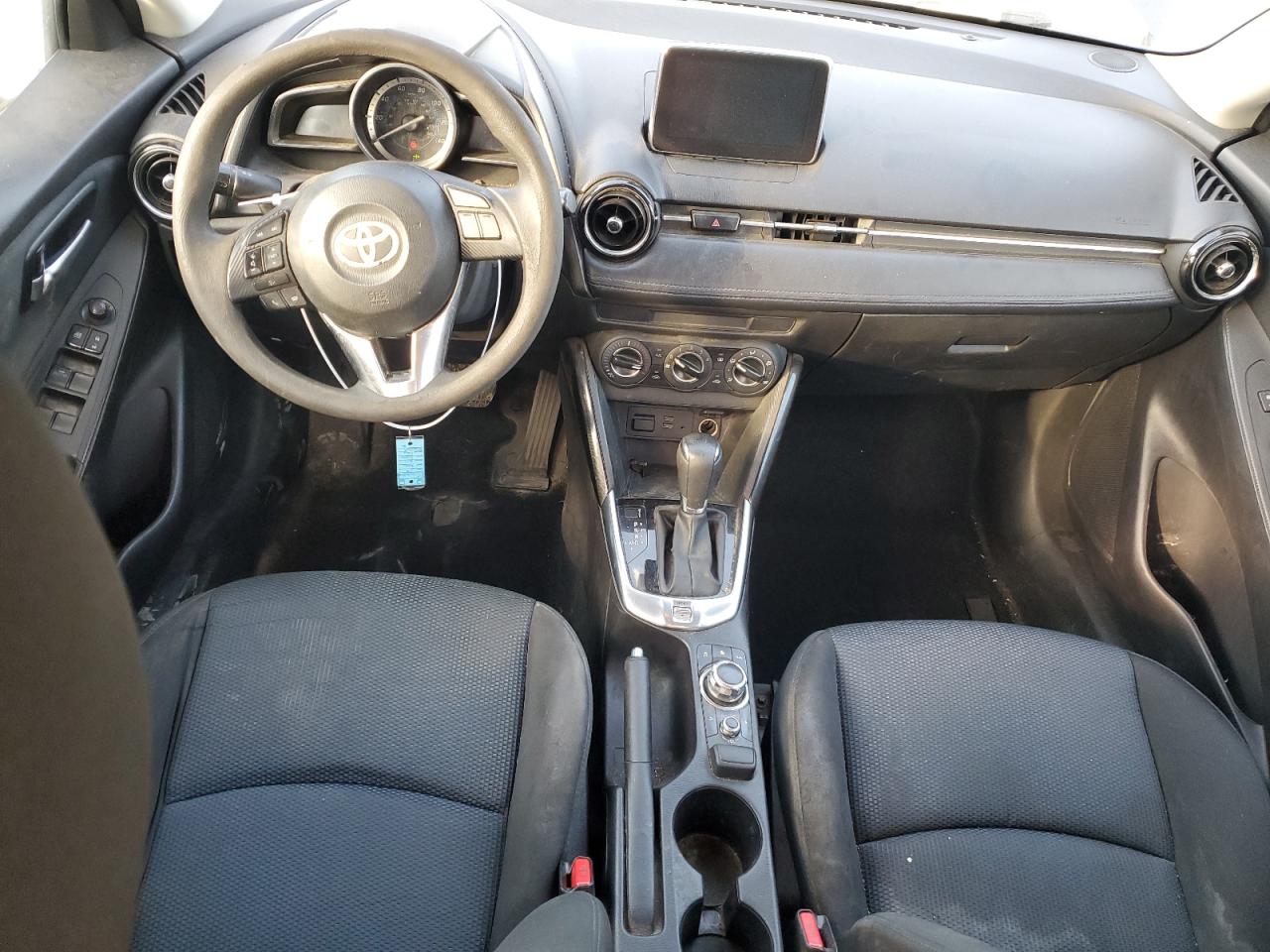 2017 Toyota Yaris - Image 8