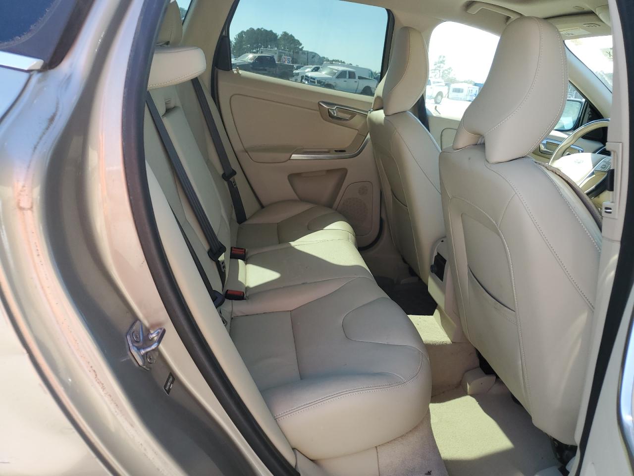2015 Volvo XC60 - Image 12