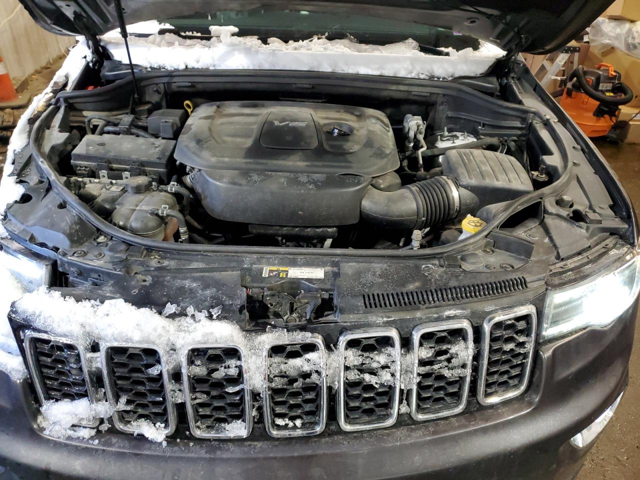 2017 Jeep Grand Cherokee - Image 12