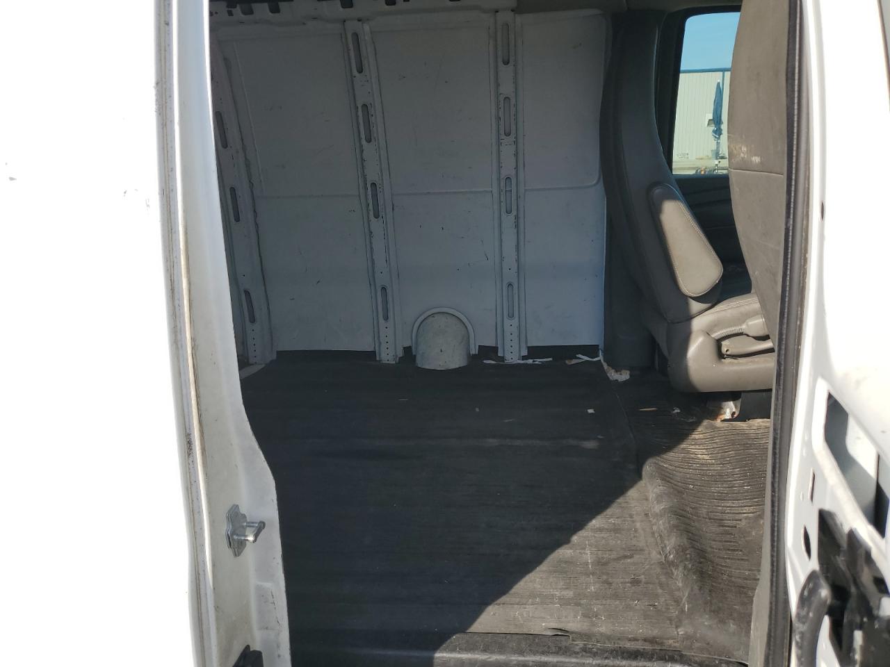 2012 Chevrolet Express - Image 11