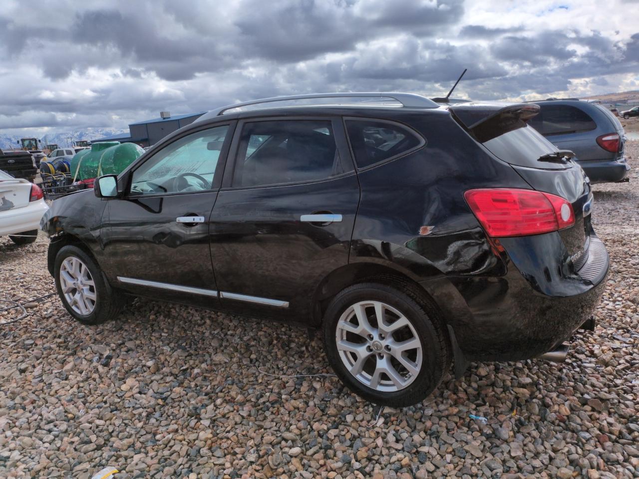 2011 Nissan Rogue - Image 2