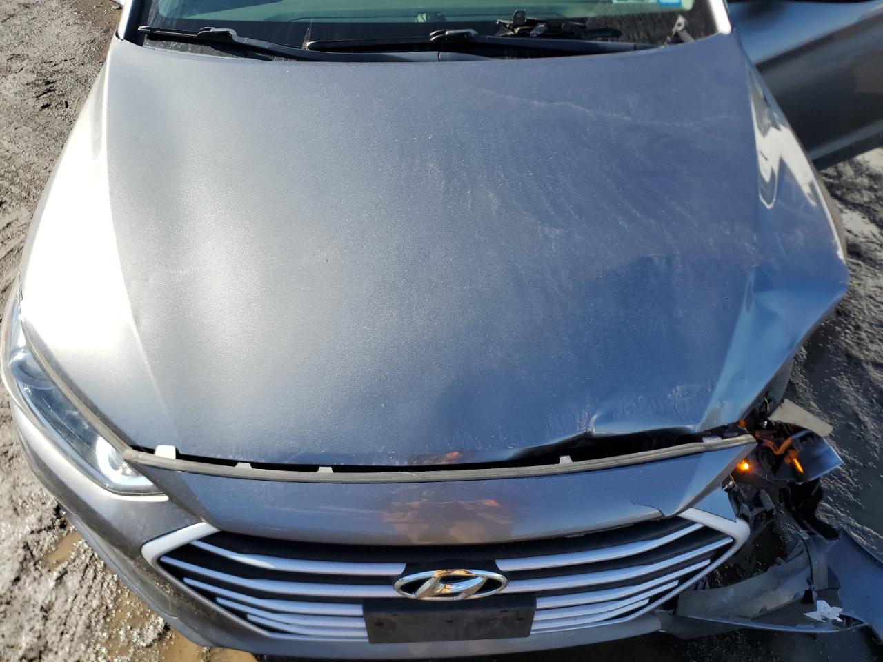 2018 Hyundai Elantra - Image 11