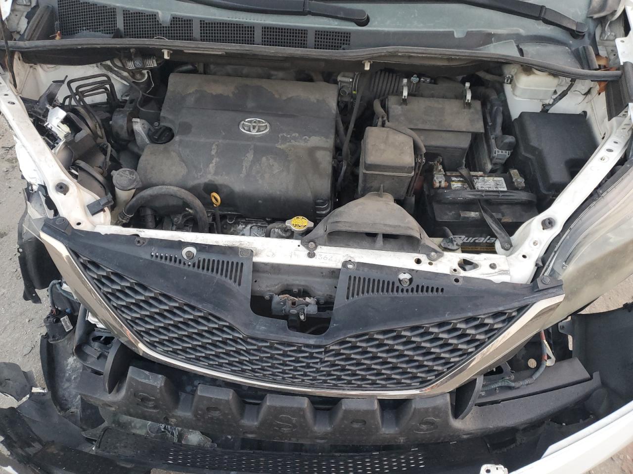 2011 Toyota Sienna - Image 12