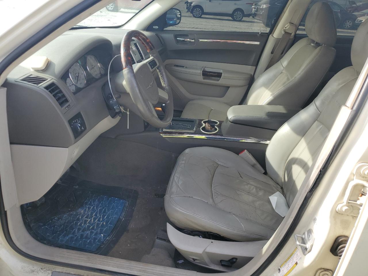2010 Chrysler 300 - Image 7