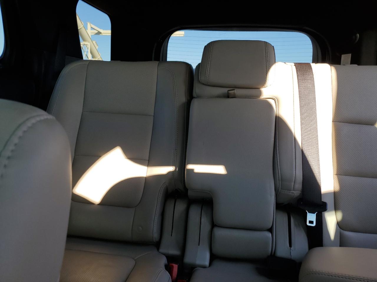 2015 Ford Explorer - Image 10