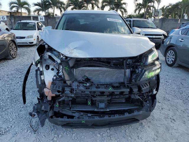  NISSAN ROGUE 2024 Srebrny