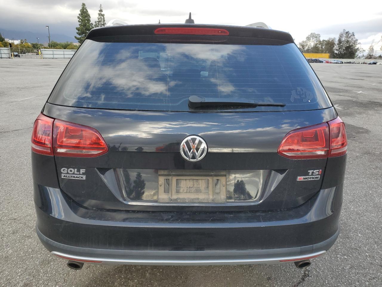 2017 Volkswagen Golf - Image 6