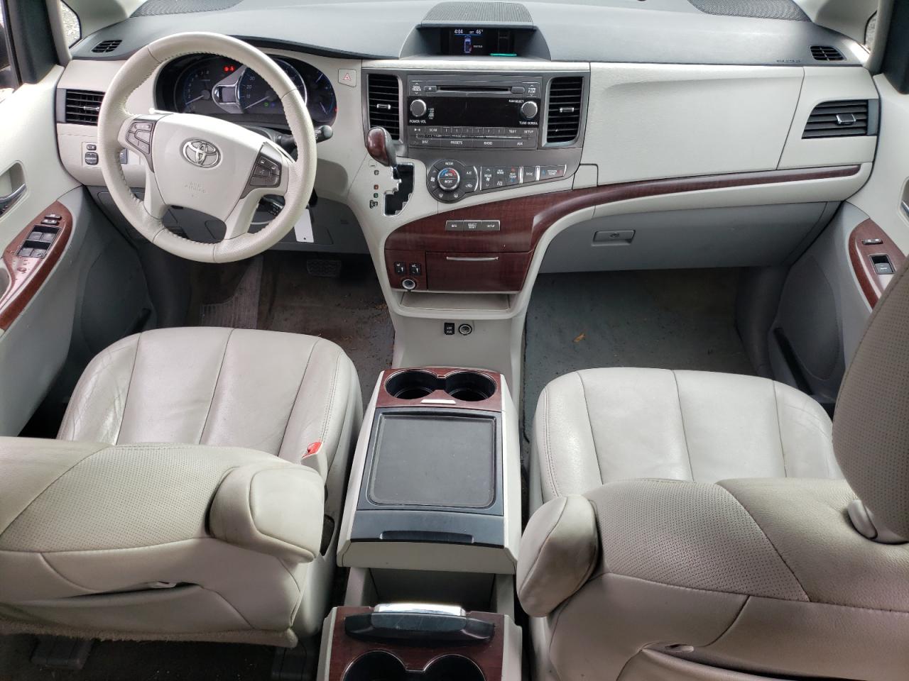 2012 Toyota Sienna - Image 8