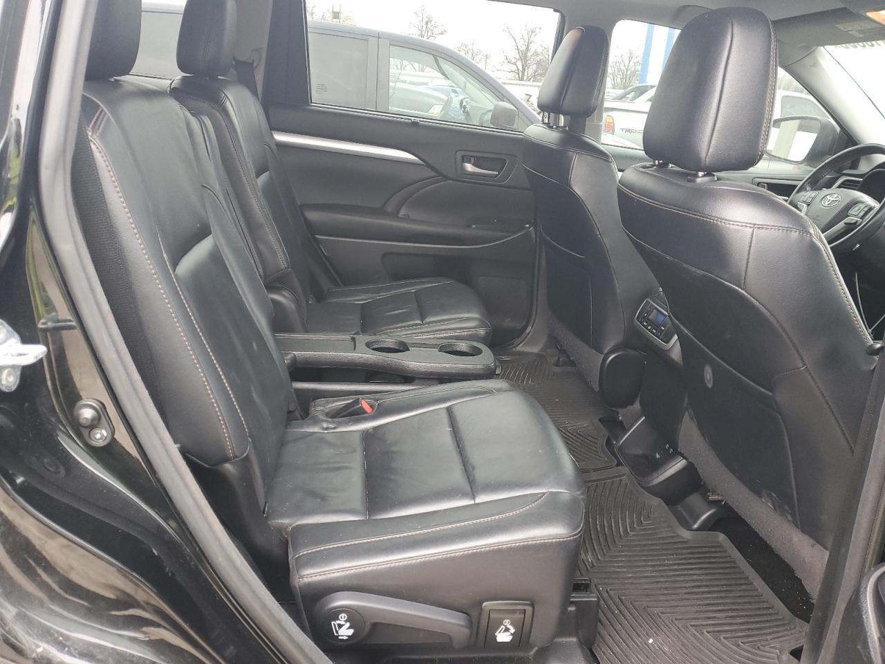 2017 Toyota Highlander - Image 11