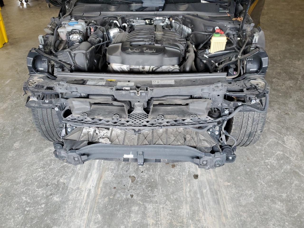 2017 Volkswagen Touareg - Image 12