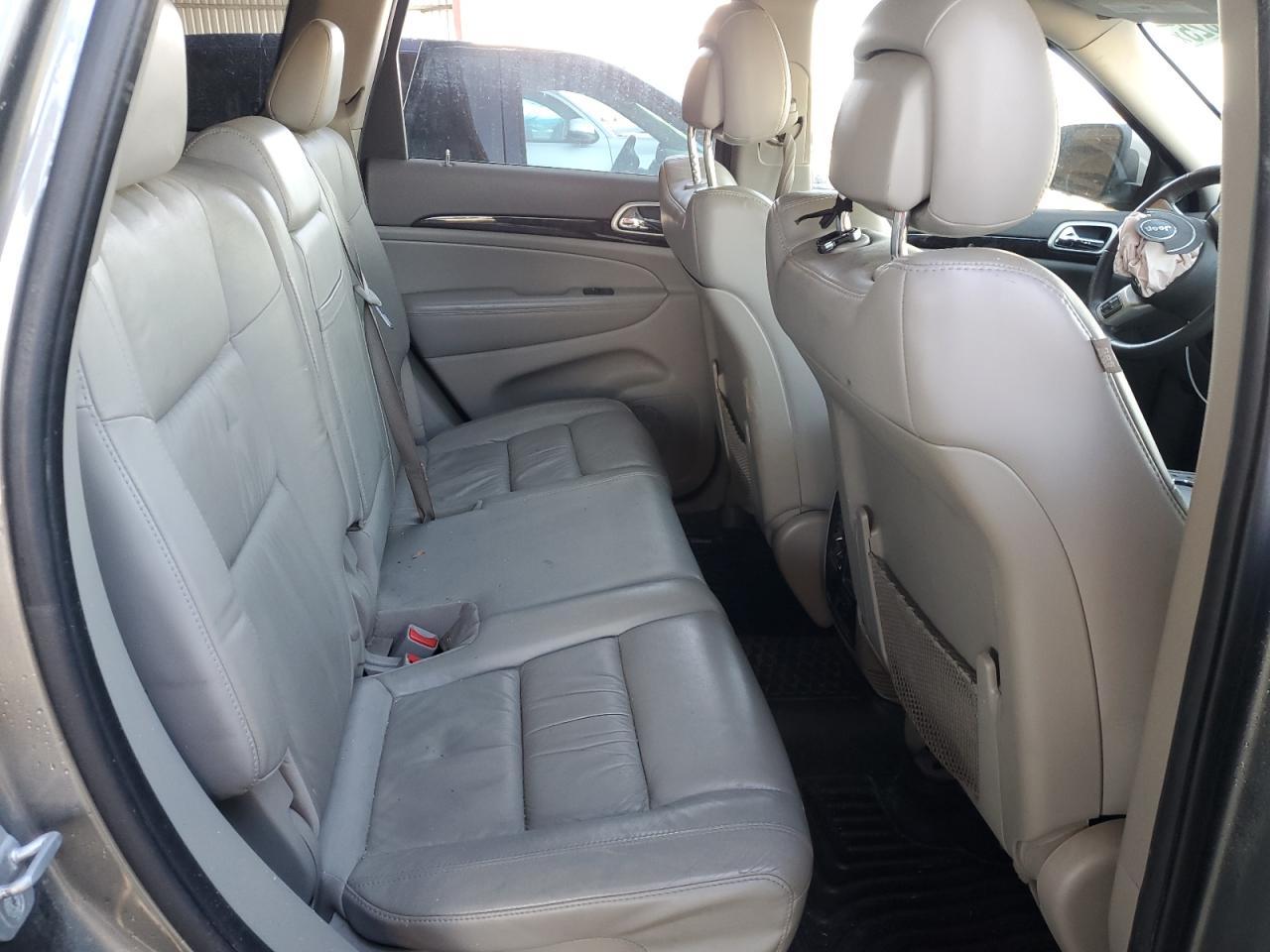 2012 Jeep Grand Cherokee - Image 11