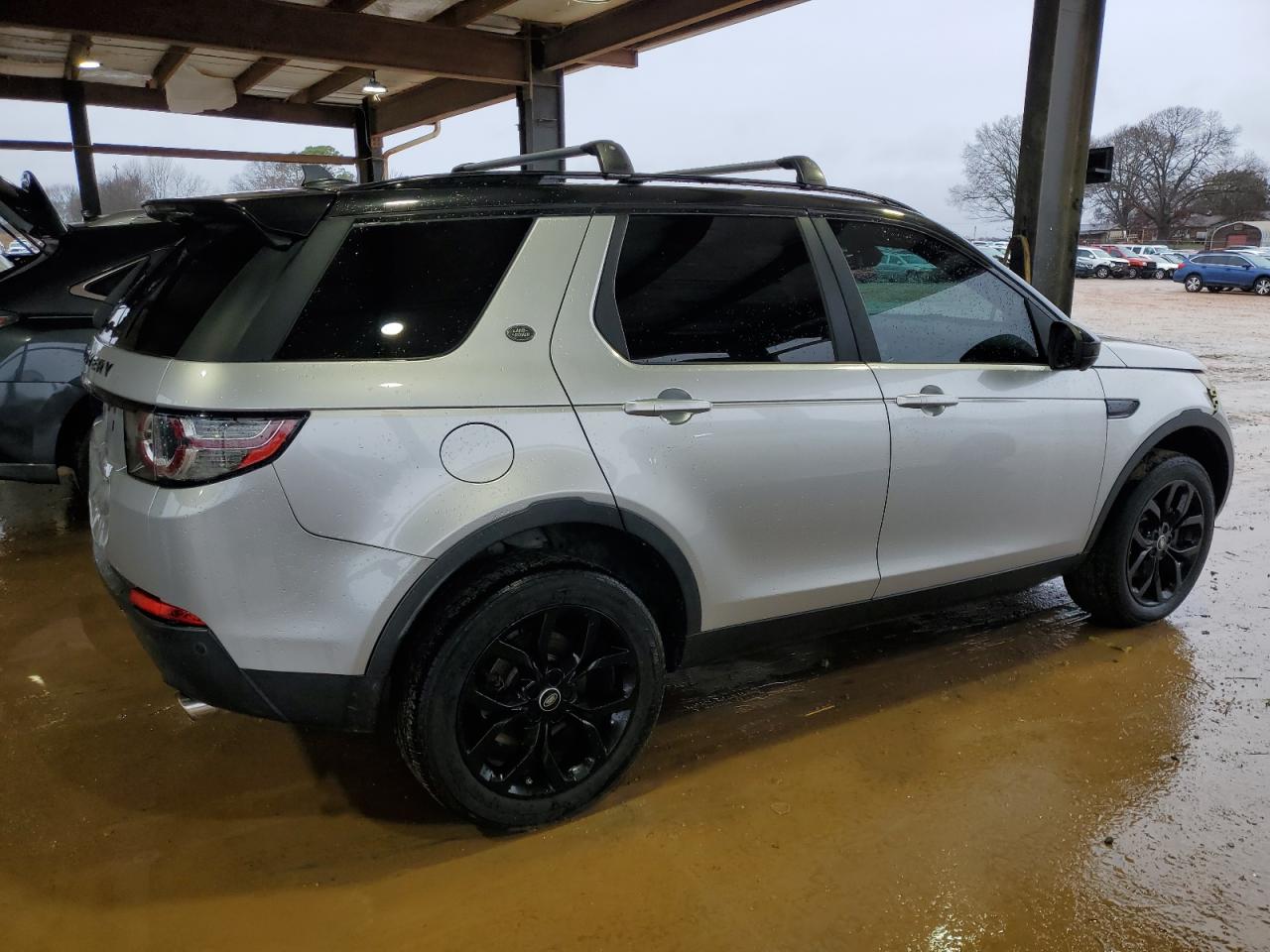 2016 Land Rover Discovery - Image 3
