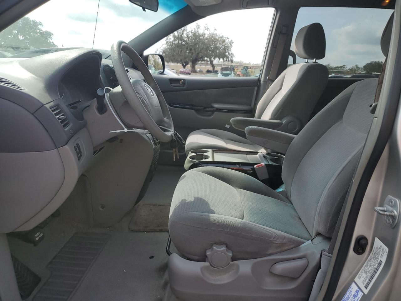 2004 Toyota Sienna - Image 7