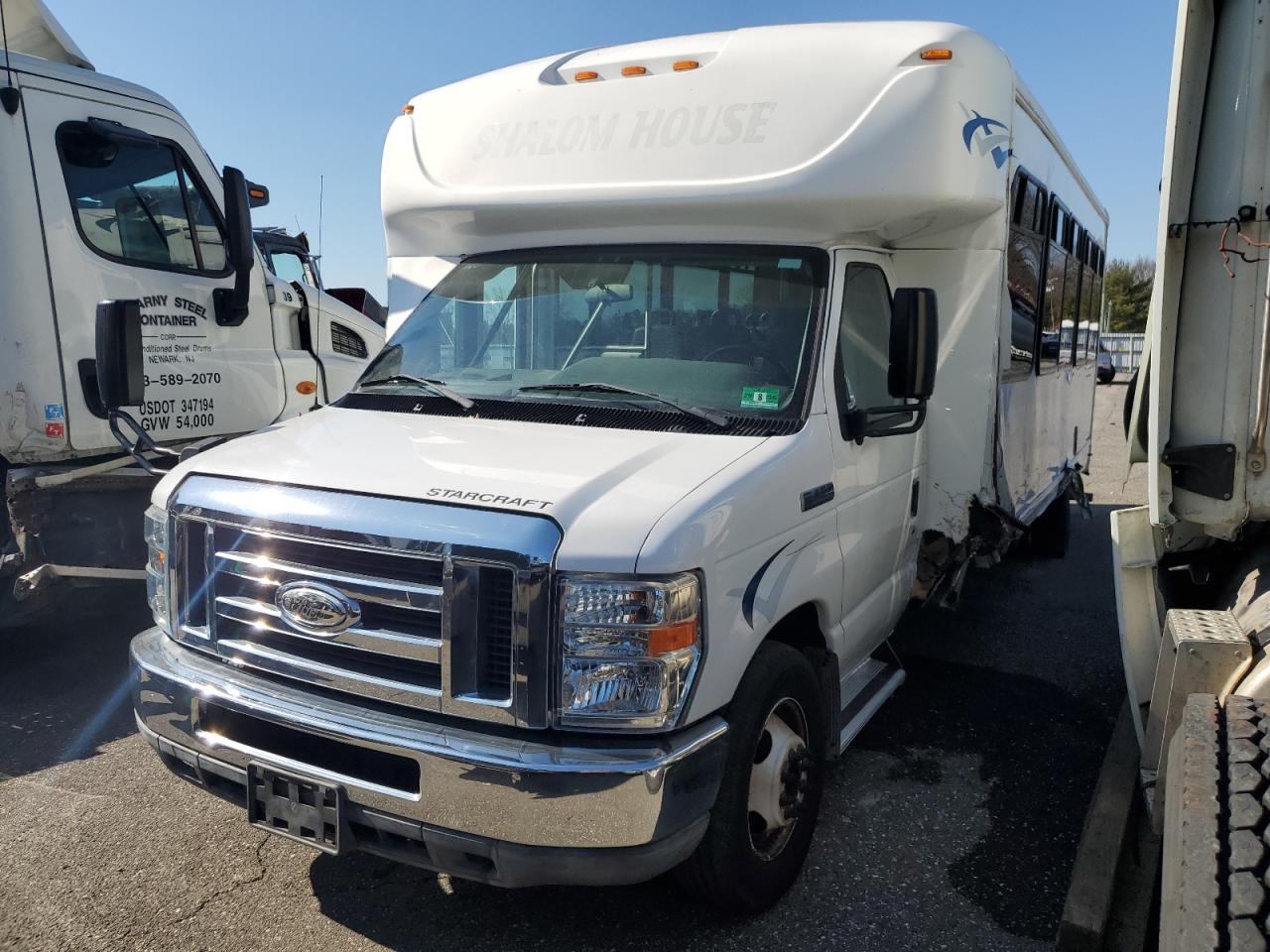 2015 Ford Econoline - Image 2