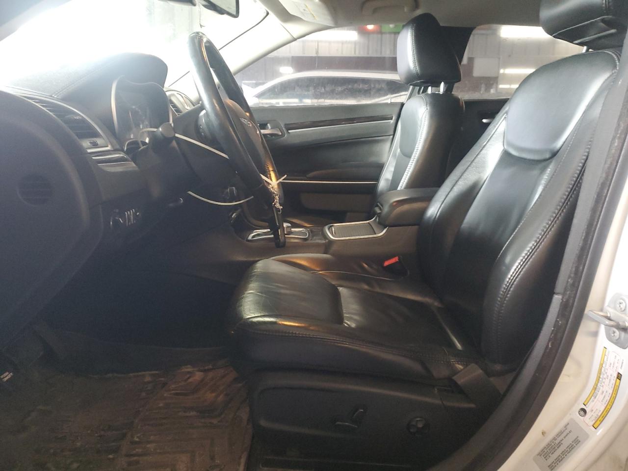 2015 Chrysler 300 - Image 7