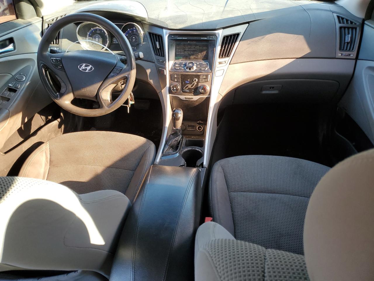 2011 Hyundai Sonata - Image 8