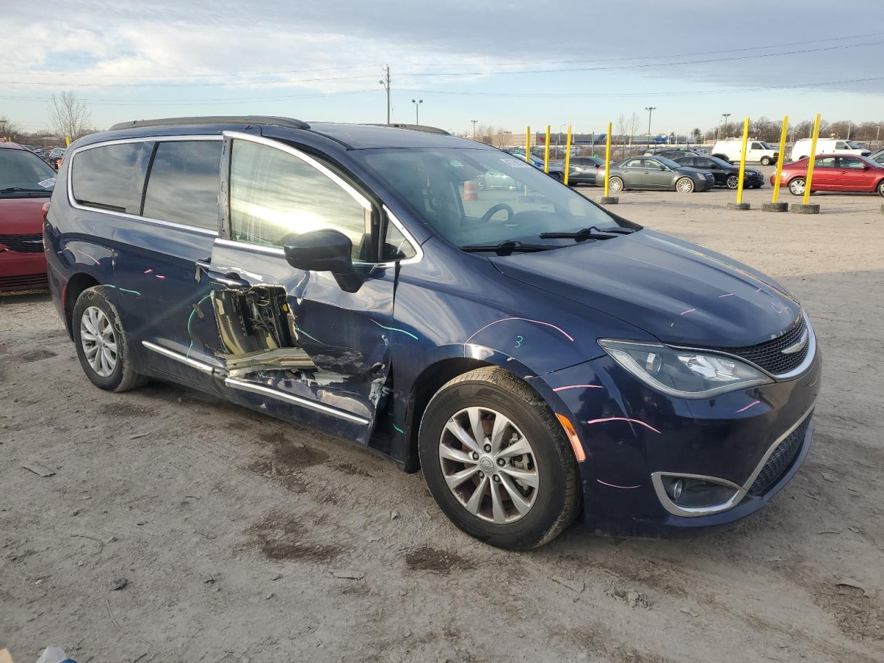 2017 Chrysler Pacifica - Image 4