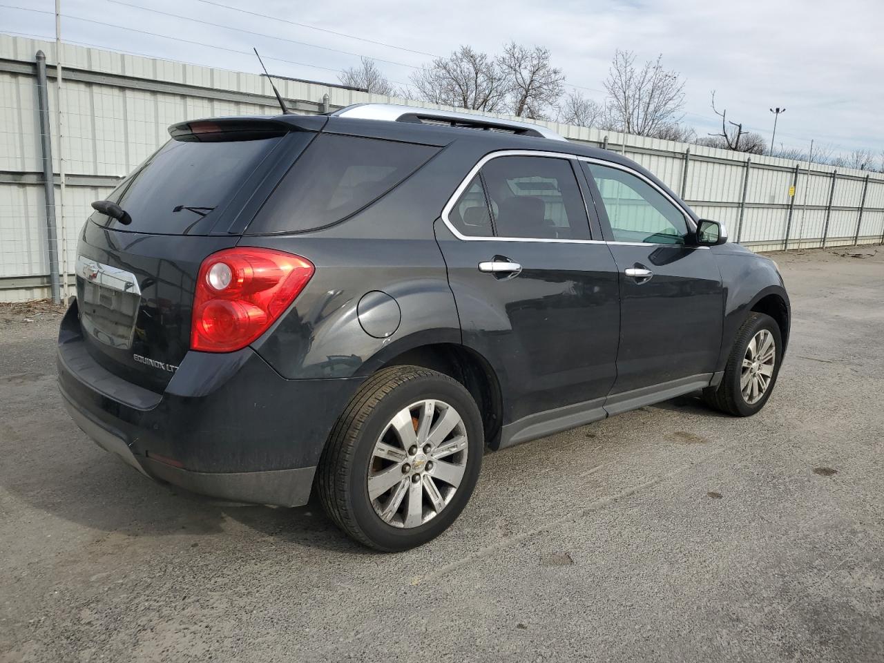 2011 Chevrolet Equinox - Image 3