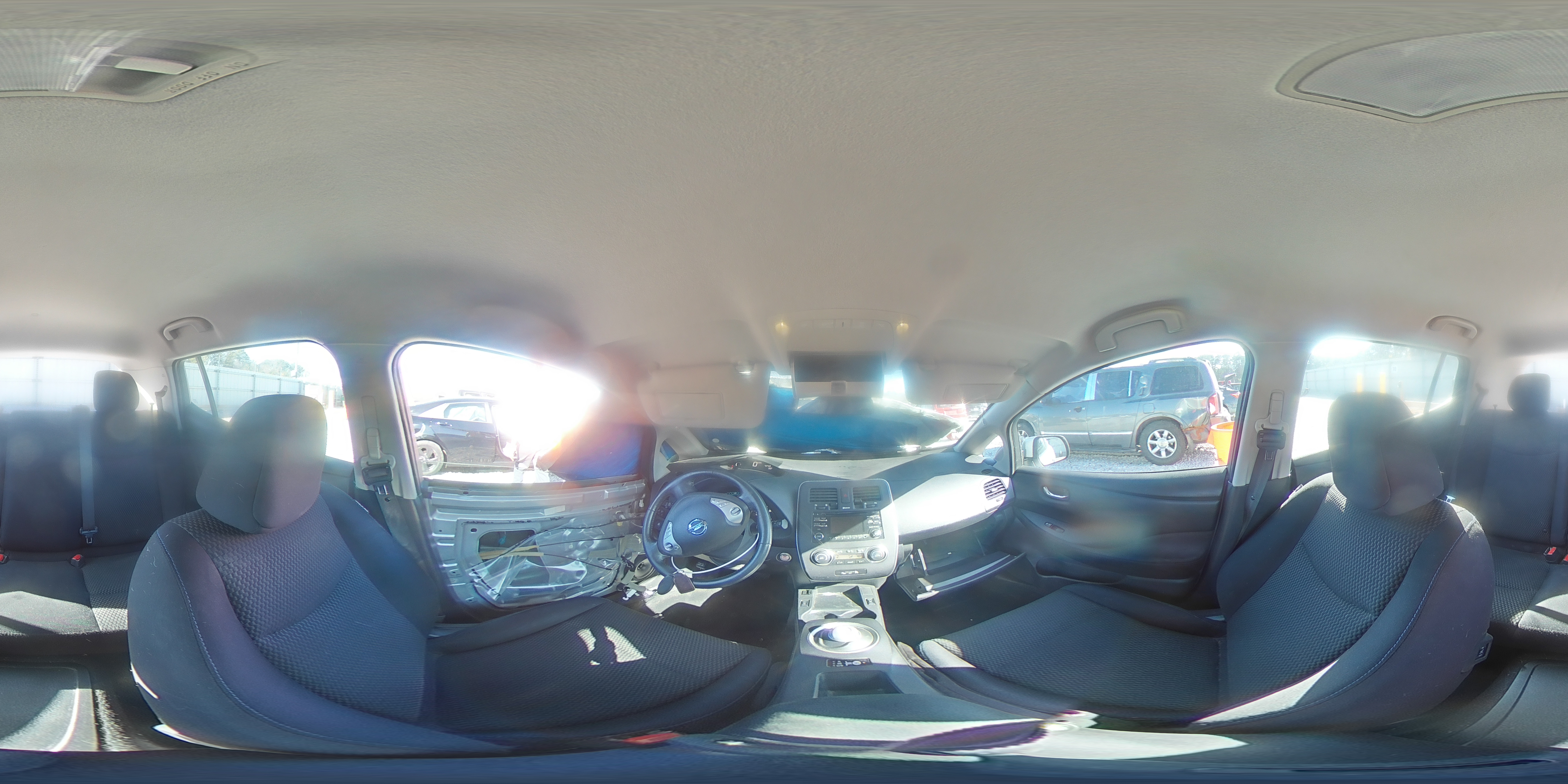 2015 Nissan Leaf - Image 14