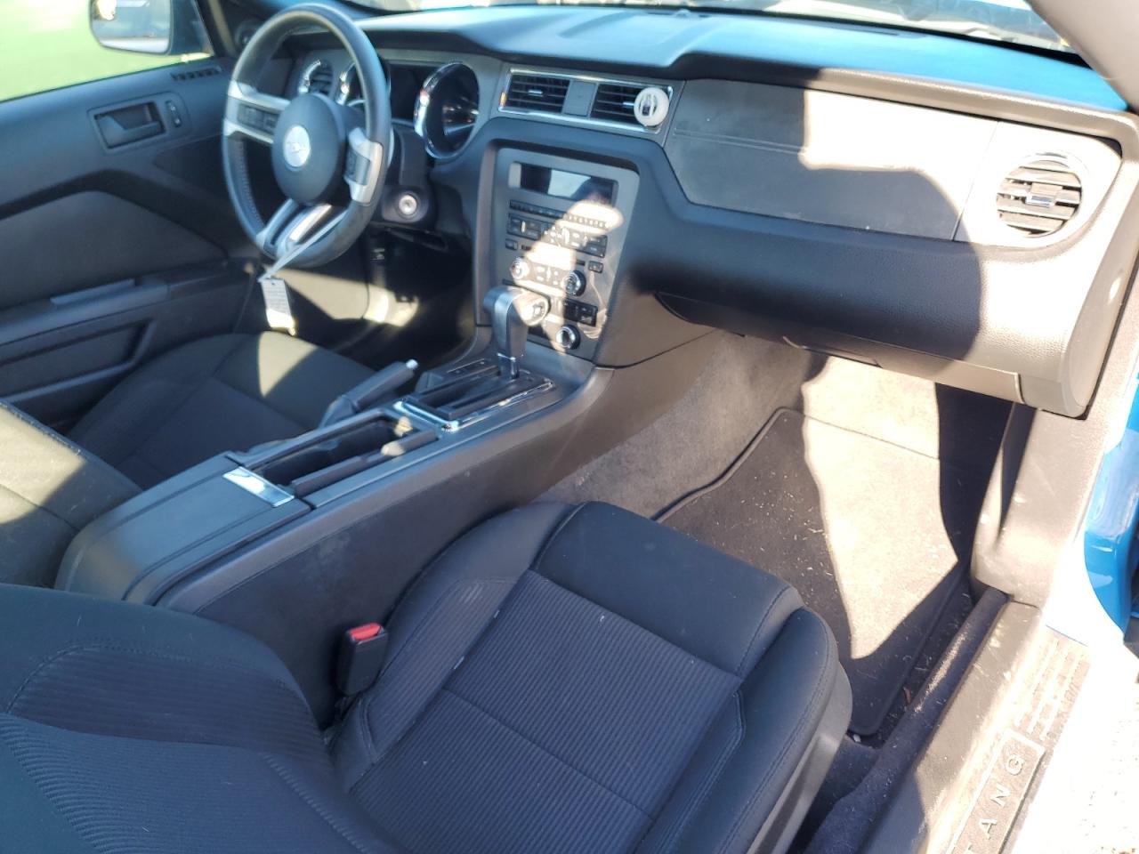 2011 Ford Mustang - Image 8