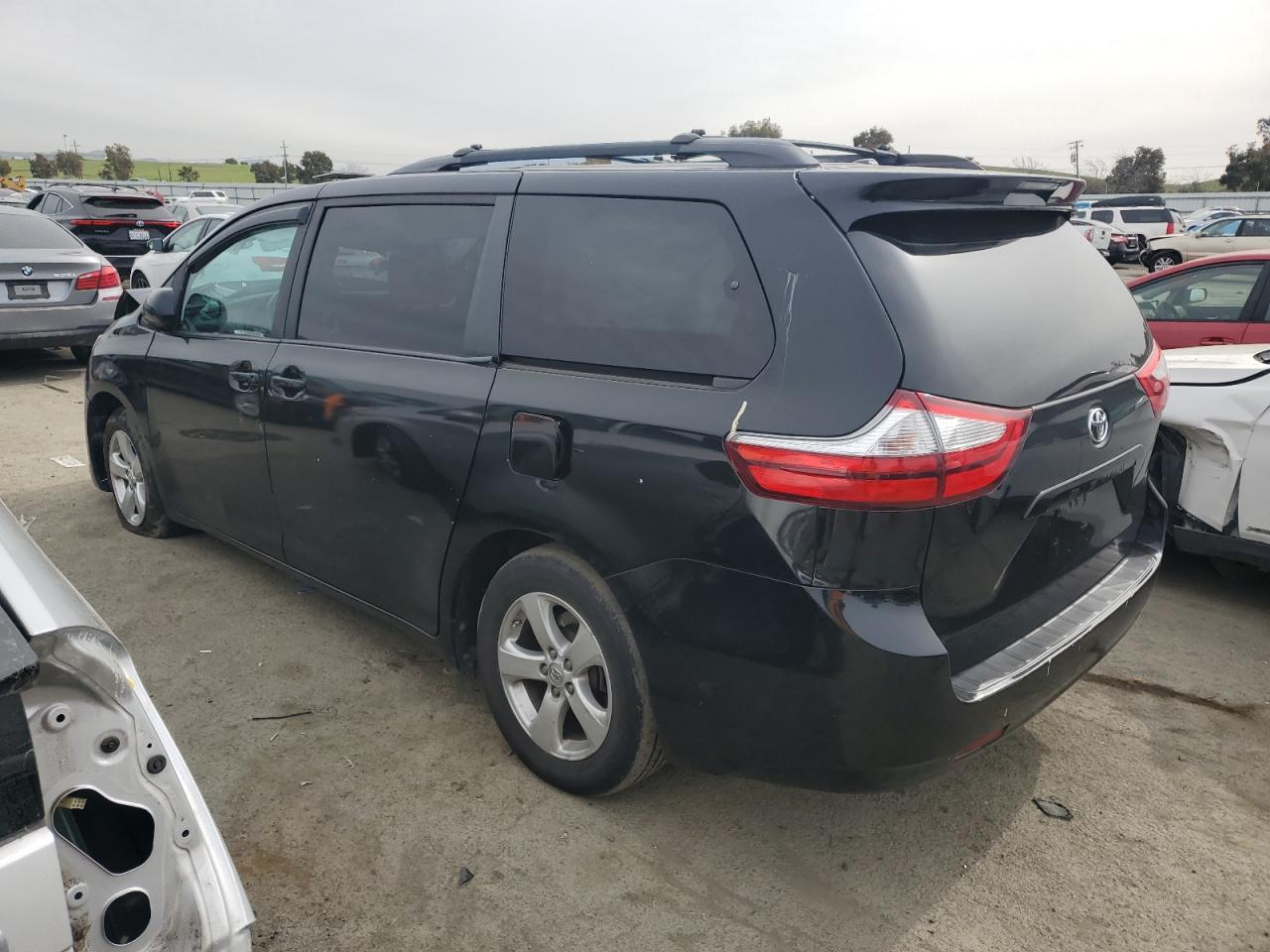 2015 Toyota Sienna - Image 2