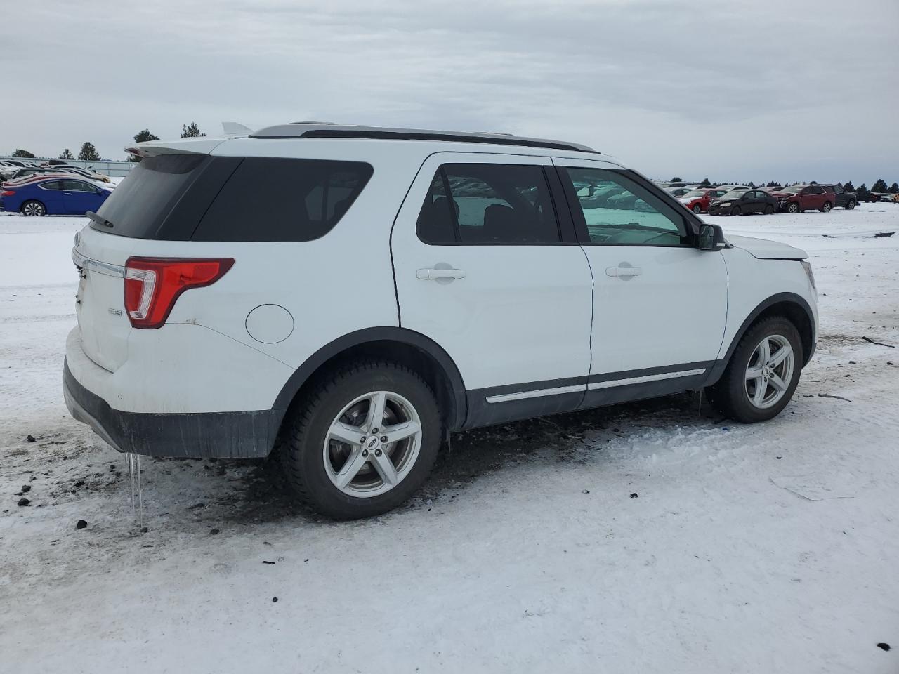 2016 Ford Explorer - Image 3