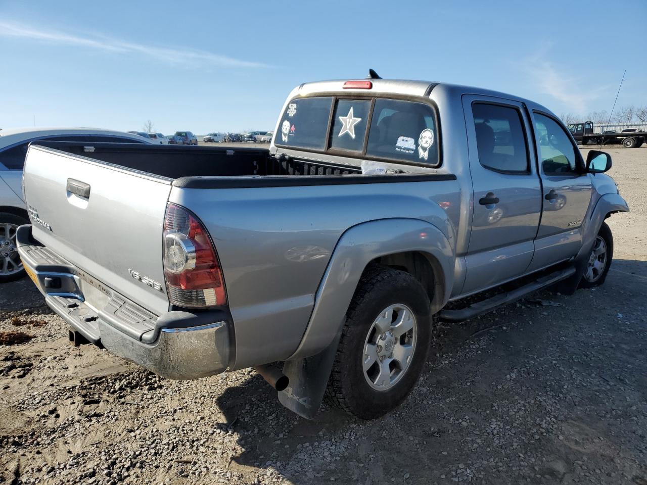 2015 Toyota Tacoma - Image 3