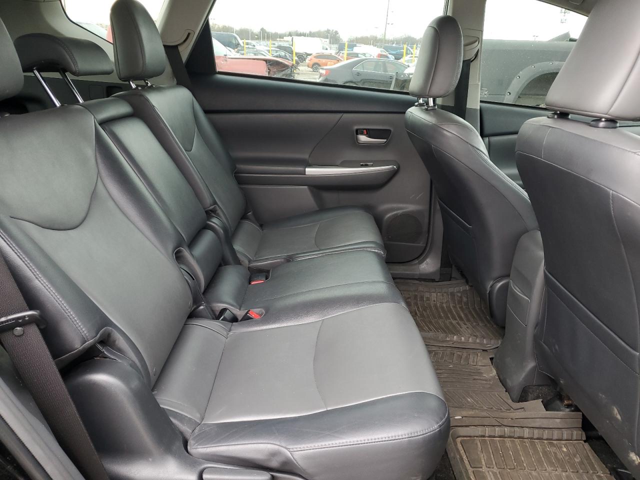2012 Toyota Prius - Image 10