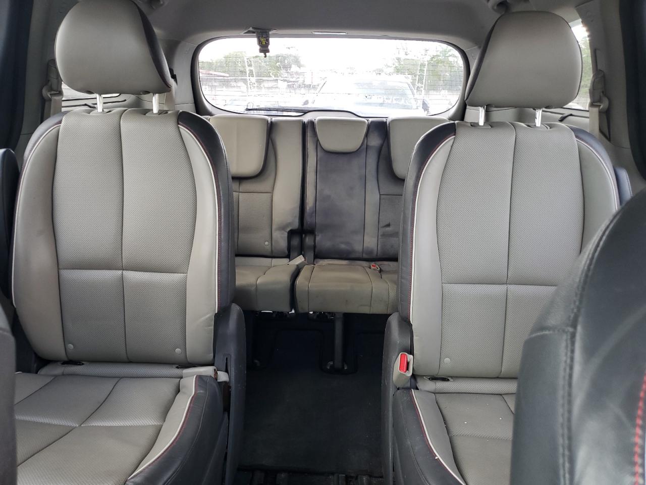 2015 Kia Sedona - Image 10