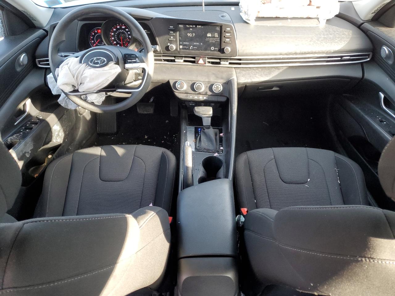 2023 Hyundai Elantra - Image 8