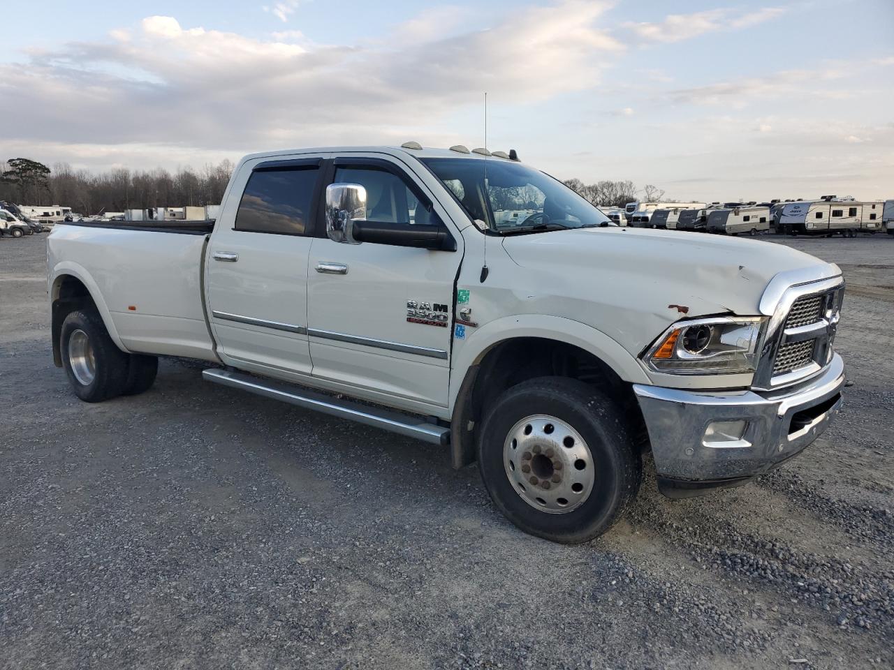 2016 RAM 3500 - Image 4