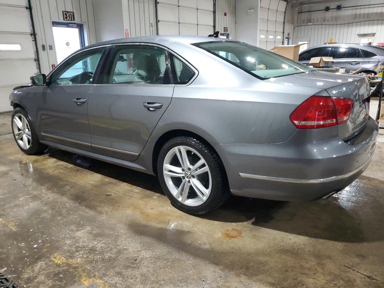 2015 Volkswagen Passat - Image 2