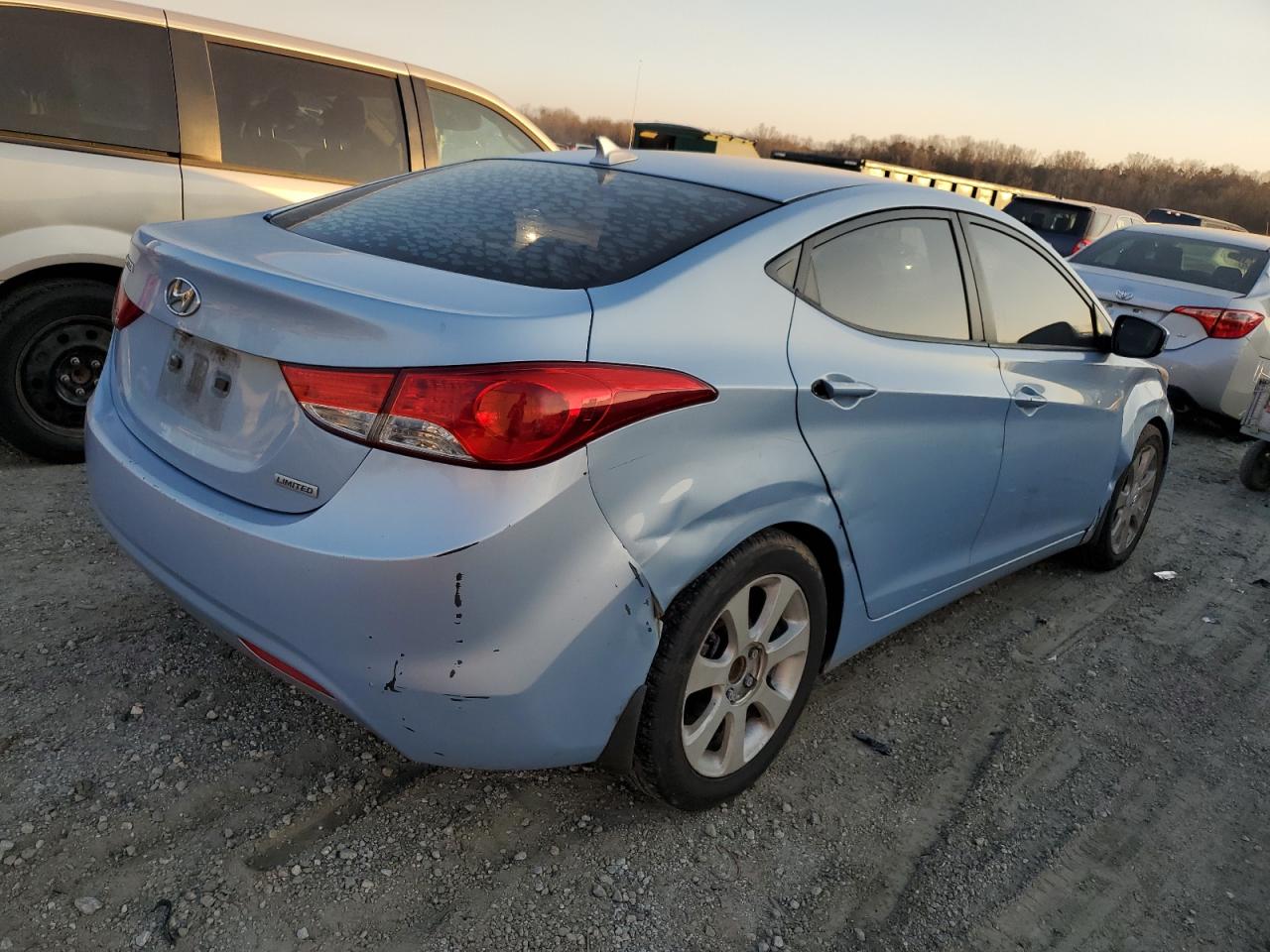 2012 Hyundai Elantra - Image 3