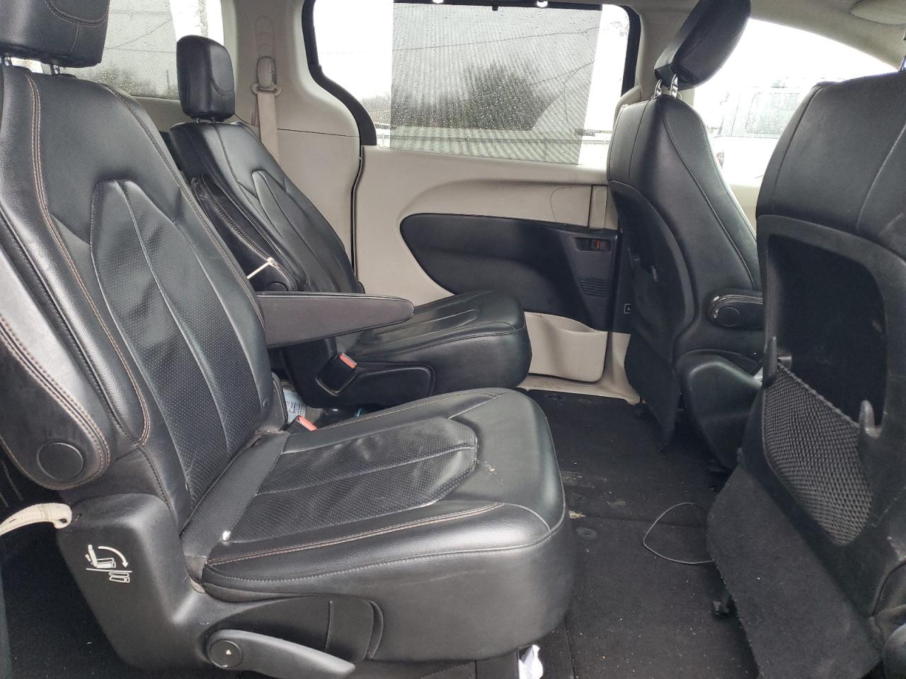 2018 Chrysler Pacifica - Image 11