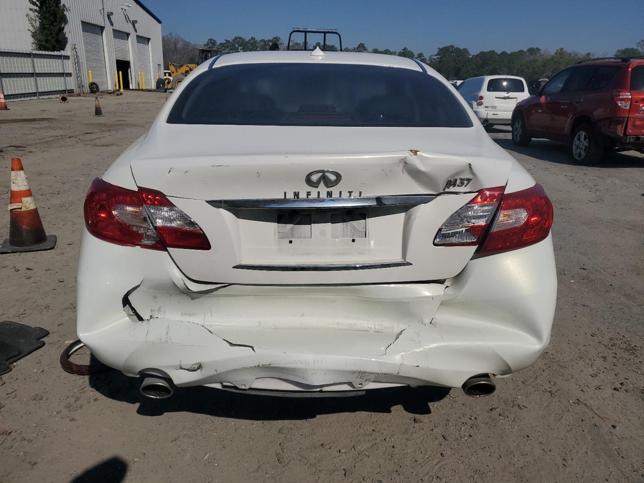 2012 Infiniti M - Image 6